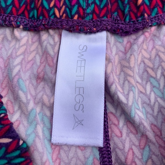 💛 Sweet legs Patterned Leggings- One Size Fits Most - Purple Teal Pink Zigzag - Picture 5 of 6